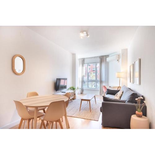 Comfortable Apt for groups next to Sagrada Familia