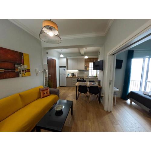 Comfortable apt, next to Archeological museum!