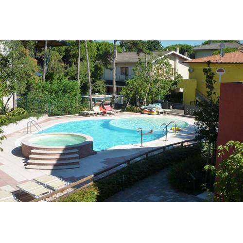 Comfortable flat with pool and green space