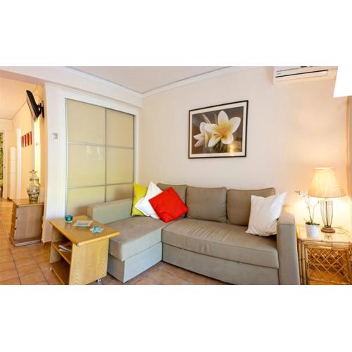 Comfortable garden Apt near Vouliagmeni beach