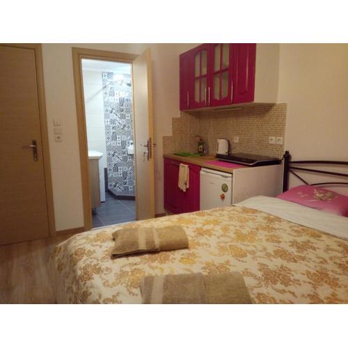 Comfortable inexpensive apartmets near metro