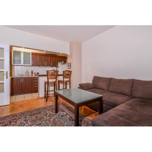 Comfortable One Bedroom Apartment in a Lively Area | Zona B5 | Russian Square
