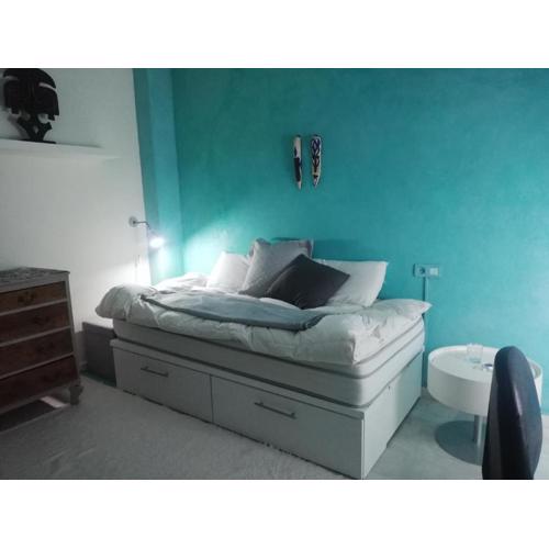 comfortable single bluing room b&b