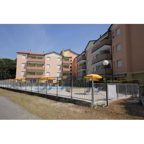 Comfy 3 room flat in Rosolina with shared pool