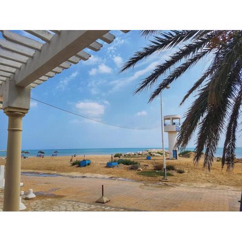Comfy Beachfront ground floor apartment in le Kram