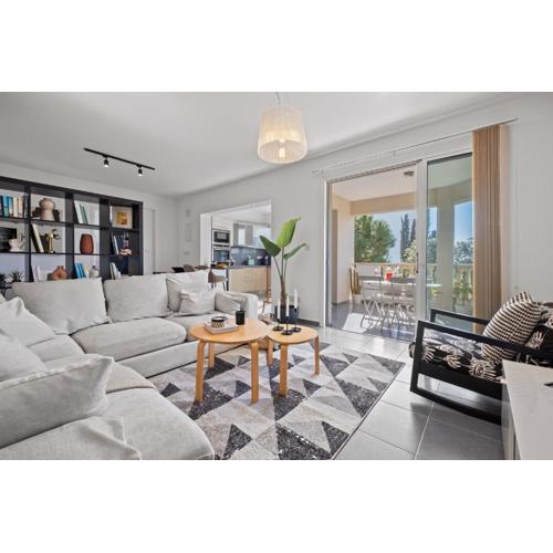 Comfy Cove Residence by Nomads