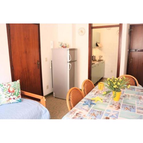 Comfy flat just 80m from the beach