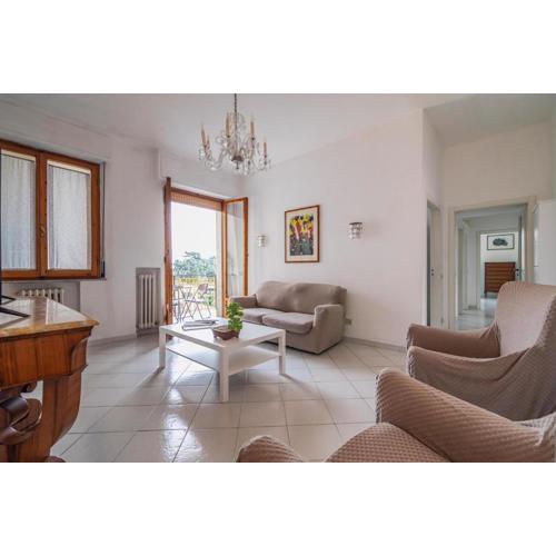 Comfy Flat Steps Away from Siena Station!