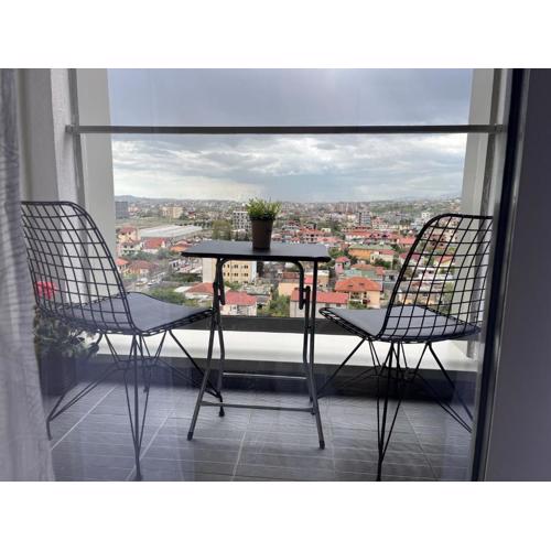 Comfy Nest Apartment- free parking