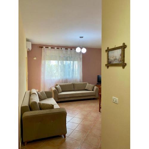 Comfy One-bedroom Flat in Golem, 1BR, 2 Sofas