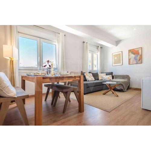 Commodious Apartment Near Center by REMS