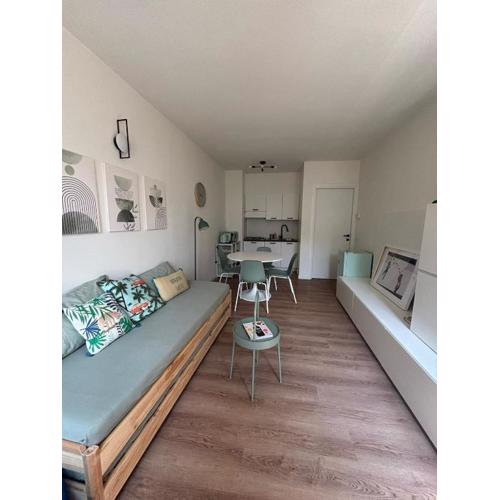 Como lake apartament with private parking