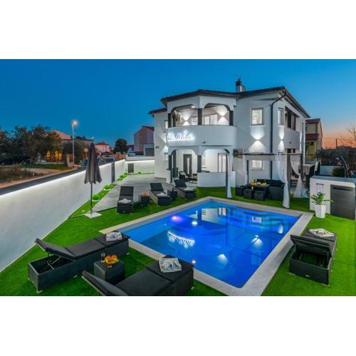 Complex Villa White