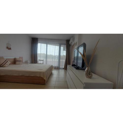 Condo Santosha on the beach