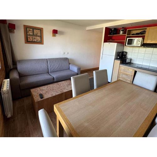 Confortable 3 Pièces au Pied des Pistes - Piscine, WiFi et Animaux Admis - FR-1-181-2817
