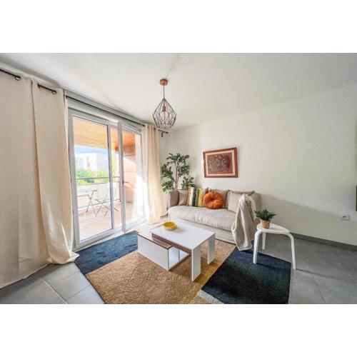Confortable T2 pour 4 voyageurs, parking privé et terrasse