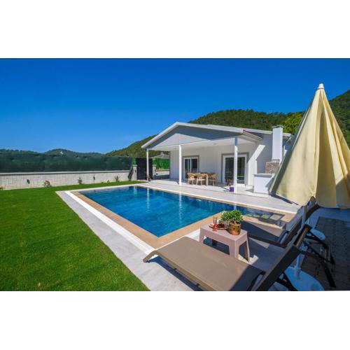 Conservative Villa 1 km from the Beach in Gocek