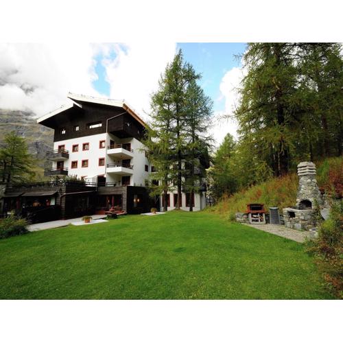 Contemporary Apartment in Breuil-Cervinia near Ski Area