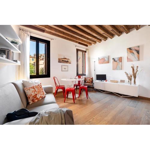 Contemporary Apartment In Venice Ff