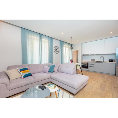 Contemporary desgined apartment