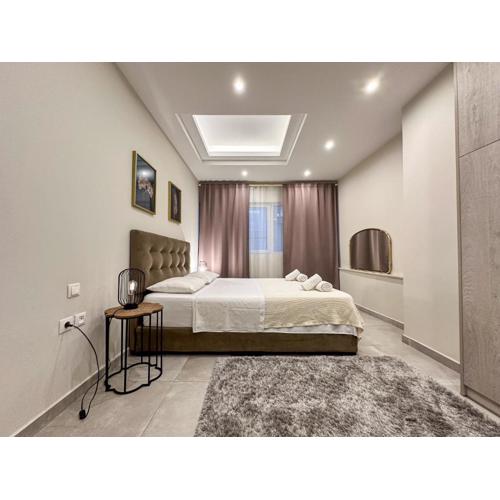 Contemporary & Spacious Renovated Apartment, DT Syntagma, /Touristic Area
