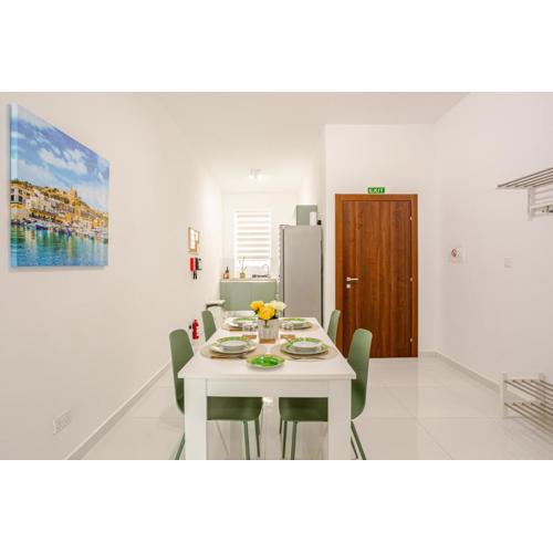 Contemporary St Julians Comfort