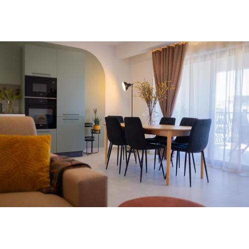 Contemporary Style Terraced Apt In Spb By Homely