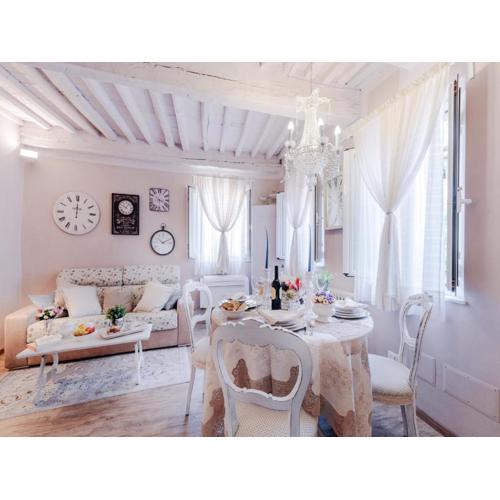 Convenient Home close to Train Station and Parking