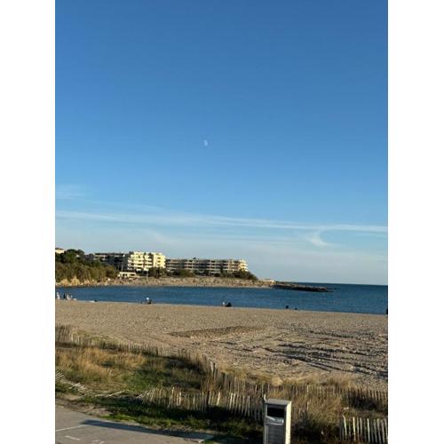 coquet appartement 1 chambre avec parking bord de plage