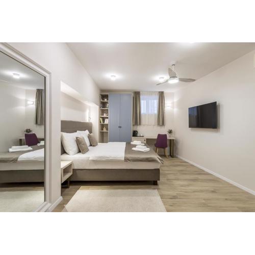 COR ROOMS