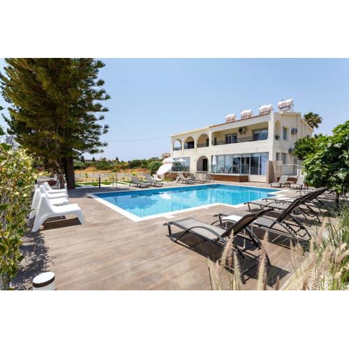 Coral Bay Sea Breeze Apartments - 3 Bedroom Apartment