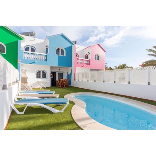 Coralejo Beach Villa Agua with Private Pool, BBQ & Fast Wifi by Amazzzing Travel