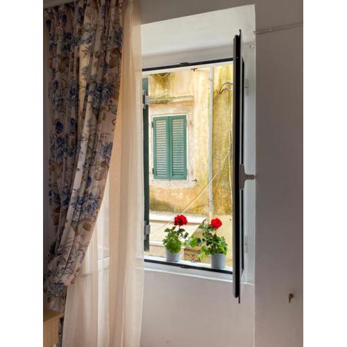 Corfu Kantouni Apartment, Live in the Heart of Corfu Old Town