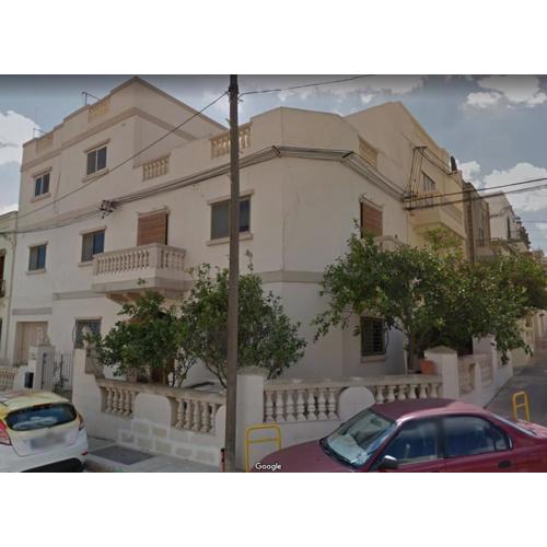 Corner Townhouse 1Km from University