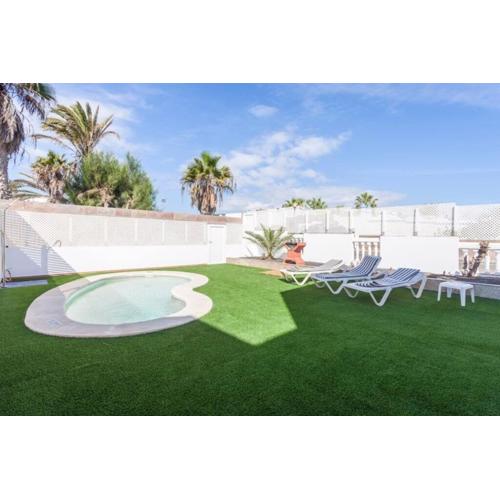 Corralejo Beach Villa Tierra- Sea View, Private Pool, BBQ & Wifi by Amazzzing Travel