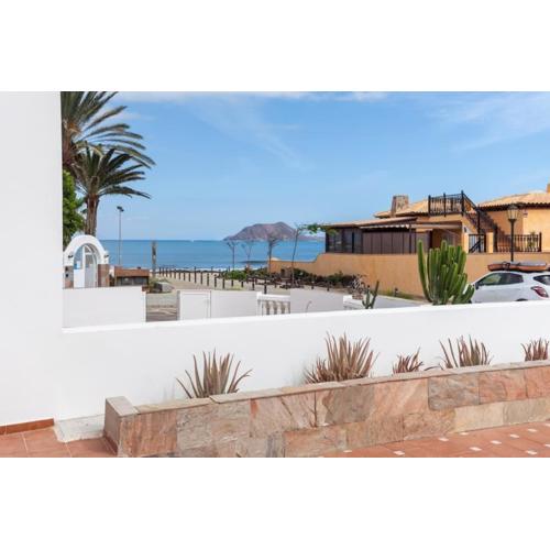 Corralejo Beach Villa with Private Pool, BBQ, Wifi at Galera Beach