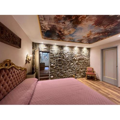 CORTONA SUITE - THE HOUSE WITH WELL and THE FRESCOS PALACE