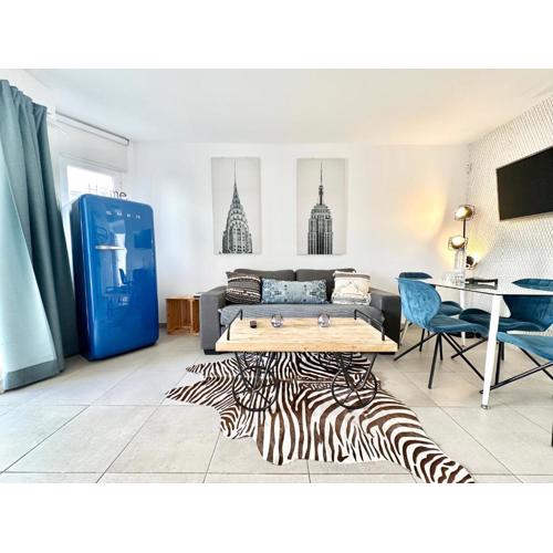 Cosmopolitan con piscina, doble terraza, central y WIFI
