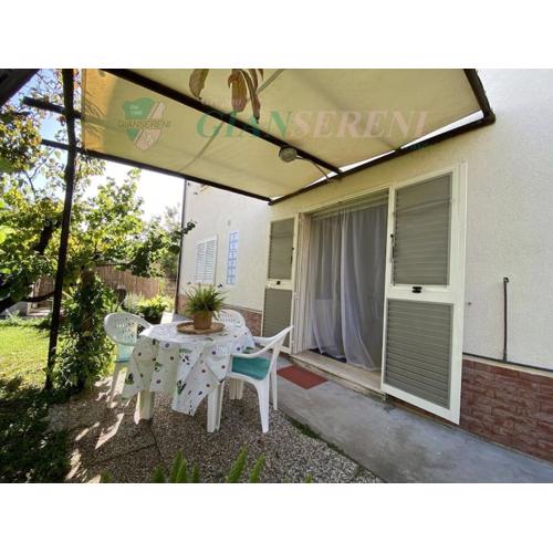 Costa - trilocale con giardino