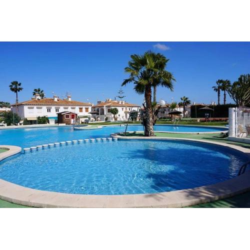 Costa Blanca Bungalow Lago jardin frente piscina 4 personas #PRP001 by Stay Orihuela Costa