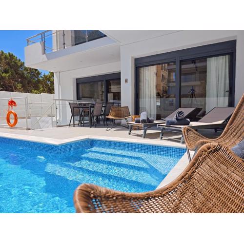 Costa Voula Private Pool, Home cinema, Beach by Verde Apartments