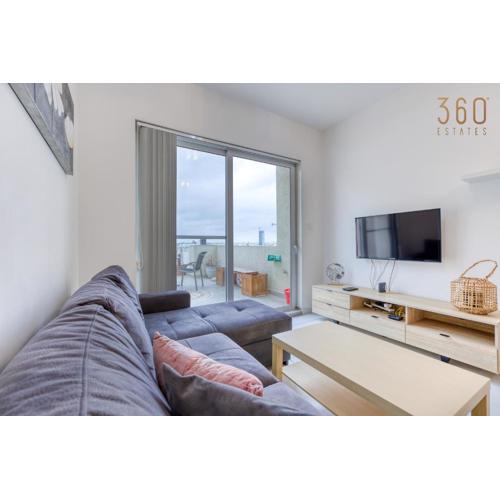 Cosy 1BR penthouse with Private Terrace in Gzira by 360 Estates