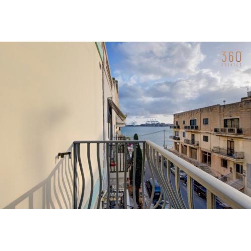 Cosy 3BR home Apt with private balcony in B\