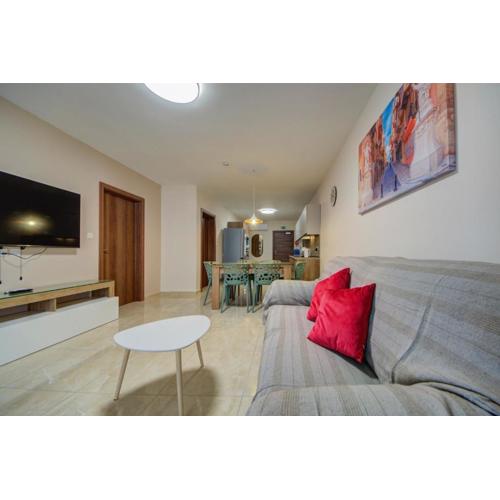 Cosy 3BR home with Private Terrace in Sliema by 360 Estates