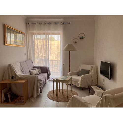 Cosy and Peaceful Seaside Vintage-Style Apartment