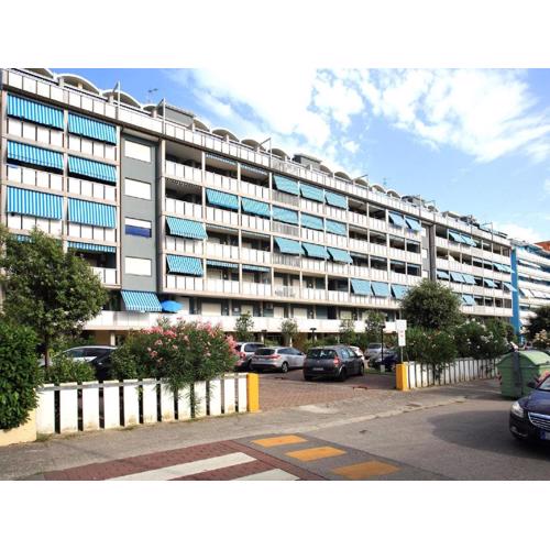 Cosy apartment in Caorle with balcony