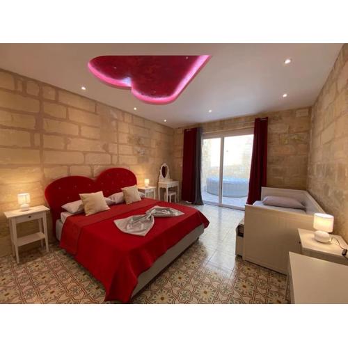 Cosy Cupids Hideout Hot Tub and BBQ - 4km away from airport