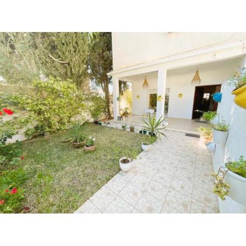 cosy one level house in la marsa