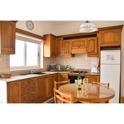 Cosy, Spacious & Sunlit 2BR Penthouse - Close to Bugibba Square & Seafront