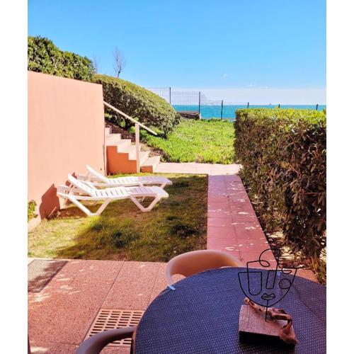 Cosy T2 refait à neuf climatisé, vue mer avec terrasse et jardin, Wifi piscine tennis et parking